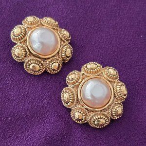 Vintage Chanel Clip-on Earrings